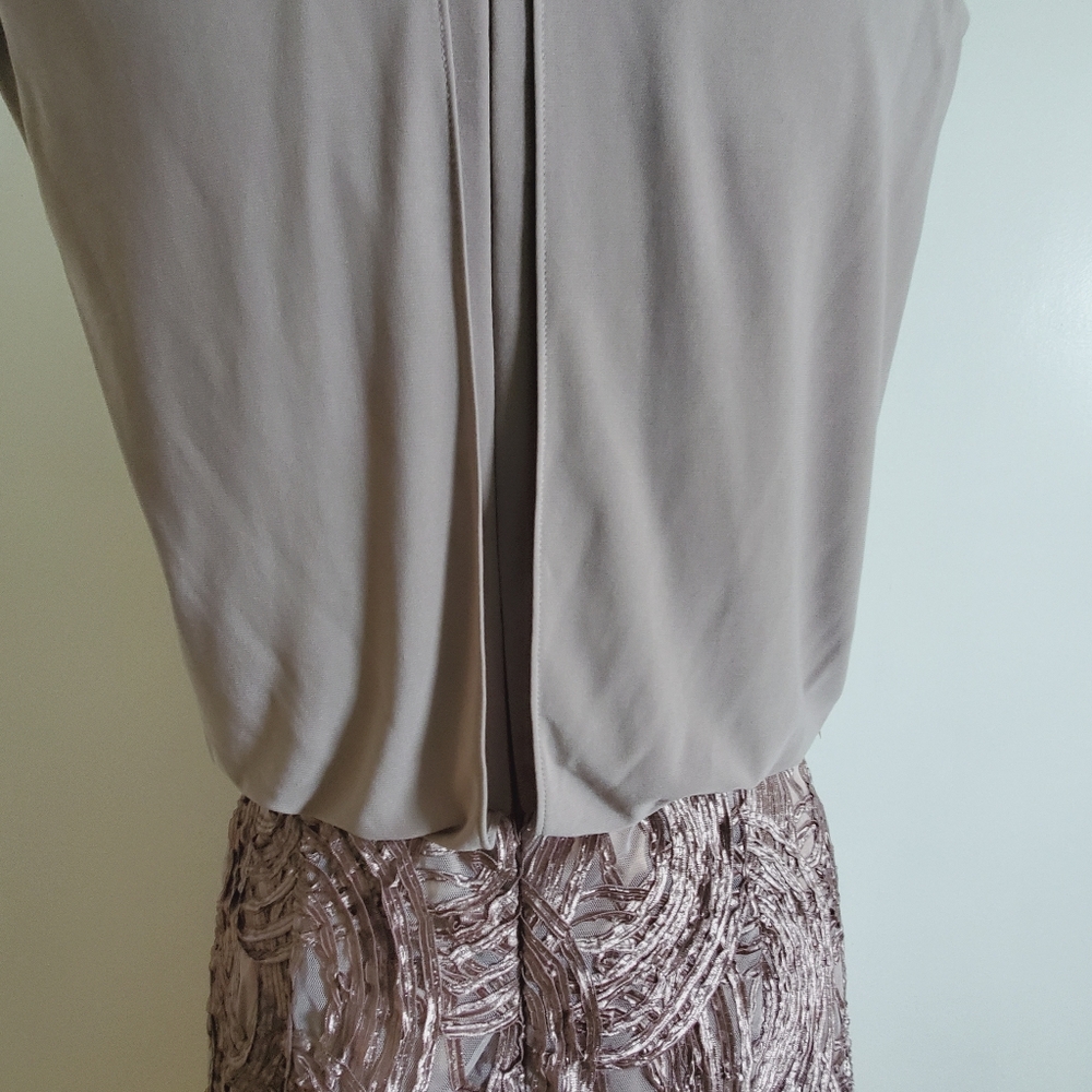 Stunning Statement Dress - Picture 7 of 9